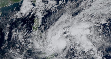 2601 洛鞍 西太首颱 逐漸北上