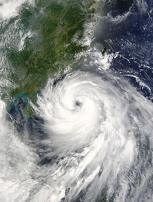 300px-Typhoon_Imbudo_23_july_2003_0255Z.jpg