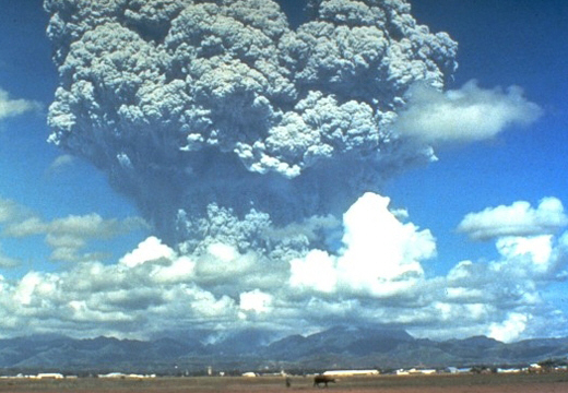 菲律宾1991年皮纳图博火山大爆发.jpg