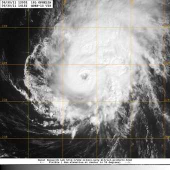 20110930_1415_goes13_x_vis1km_high_16LOPHELIA_95kts-968mb-229N-627W_100pc.jpg